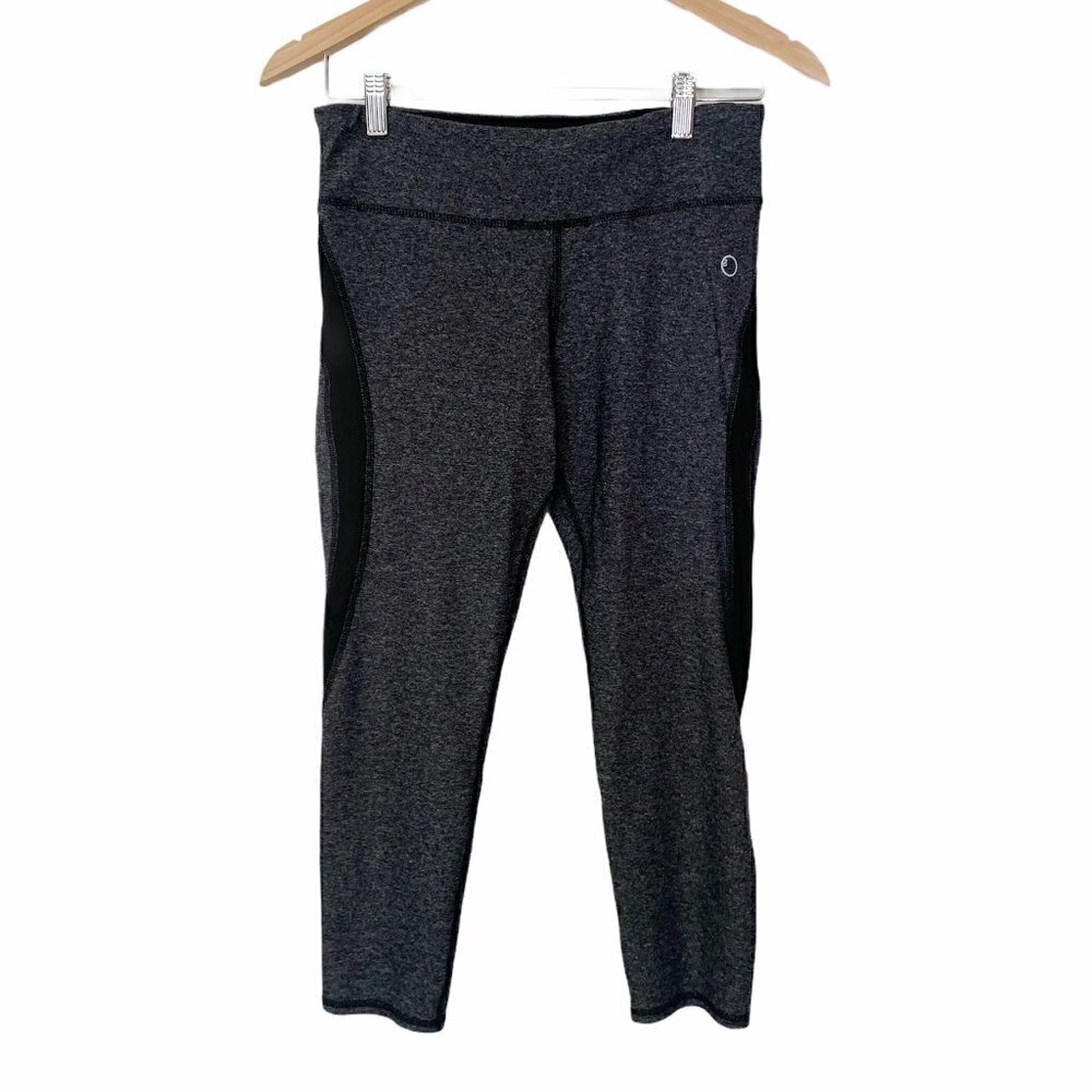 Alicis Gray Paneled Mid Rise Capri Leggings M​​​​​​​​​​​​​​​​​​​​​​​​​​​​​​‎